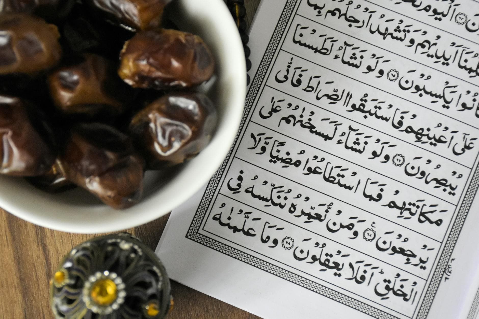 Photo by khats cassim on Pexels A bowl of dates with Quran, symbolizing Ramadan iftar tradition.